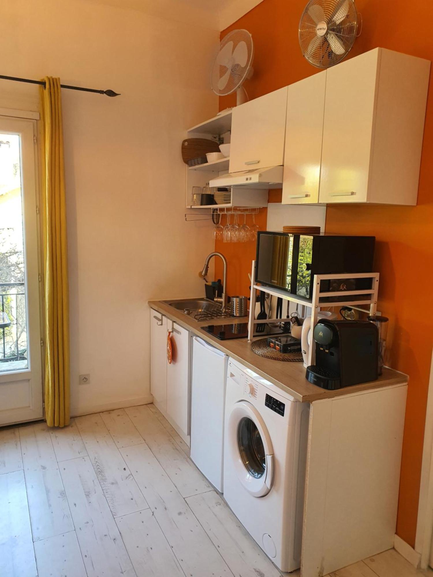 Apartment 28m2 Avec Balcon, Tres Proche De La