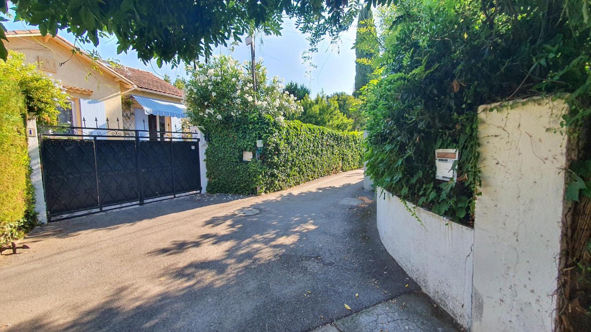 28m2 Avec Balcon, Tres Proche De La * Saint-Laurent-du-Var